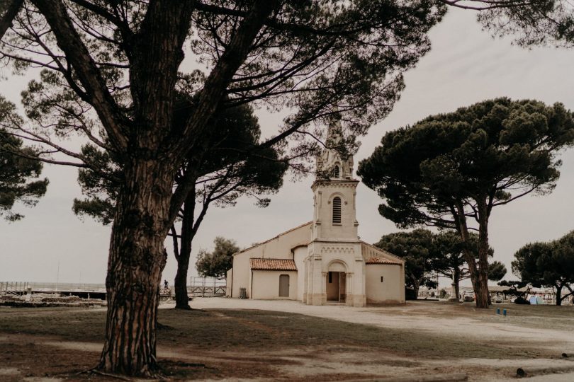 Un mariage bohème au Château Saint Georges près de Bordeaux - Photos : Harleena Photography - Blog mariage : La mariée aux pieds nus