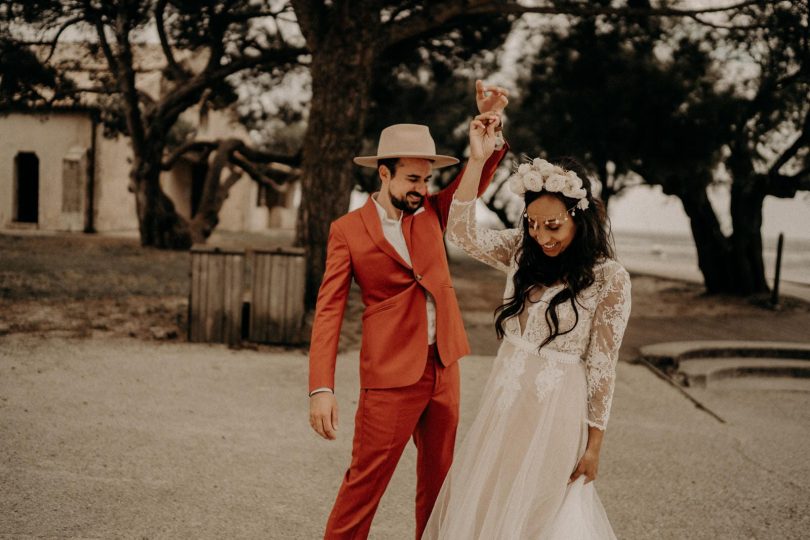 Un mariage bohème au Château Saint Georges près de Bordeaux - Photos : Harleena Photography - Blog mariage : La mariée aux pieds nus