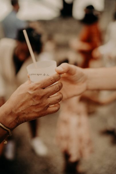 Un mariage bohème au Château Saint Georges près de Bordeaux - Photos : Harleena Photography - Blog mariage : La mariée aux pieds nus