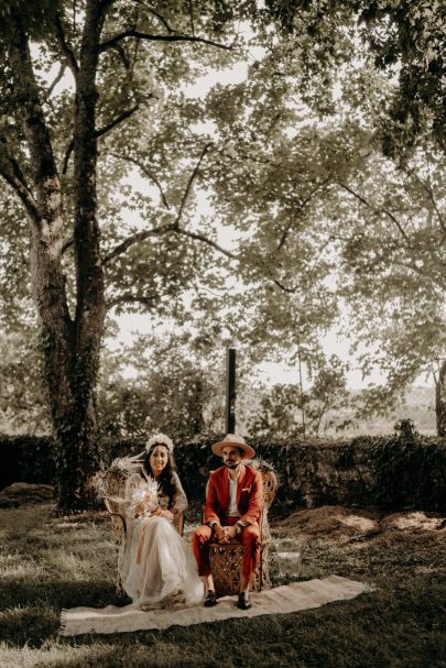 Un mariage bohème au Château Saint Georges près de Bordeaux - Photos : Harleena Photography - Blog mariage : La mariée aux pieds nus