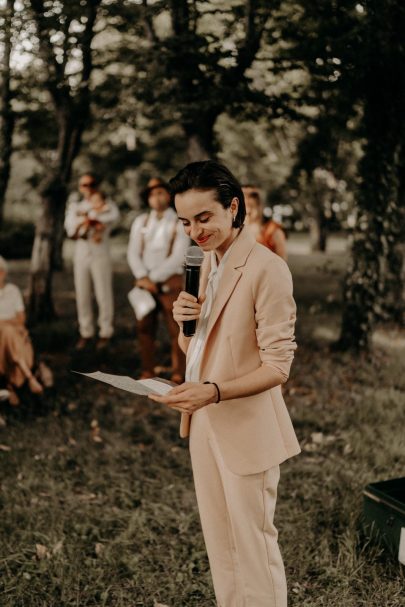 Un mariage bohème au Château Saint Georges près de Bordeaux - Photos : Harleena Photography - Blog mariage : La mariée aux pieds nus