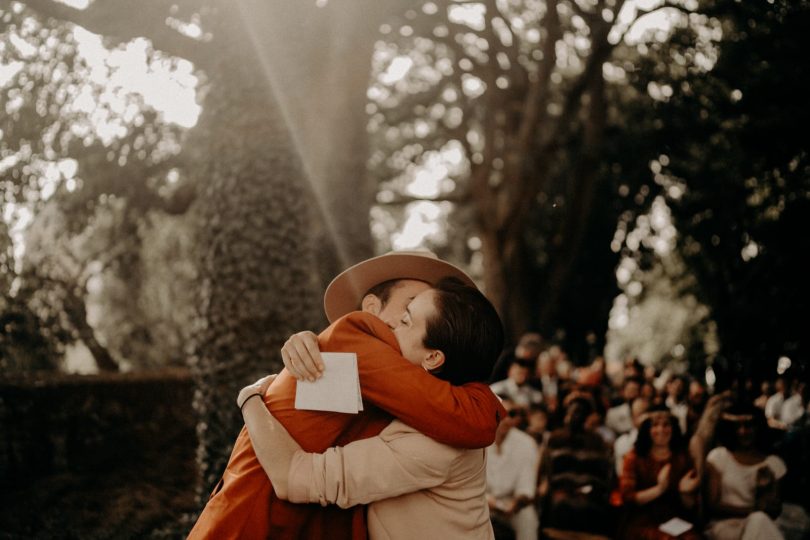 Un mariage bohème au Château Saint Georges près de Bordeaux - Photos : Harleena Photography - Blog mariage : La mariée aux pieds nus