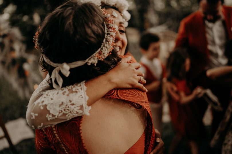 Un mariage bohème au Château Saint Georges près de Bordeaux - Photos : Harleena Photography - Blog mariage : La mariée aux pieds nus