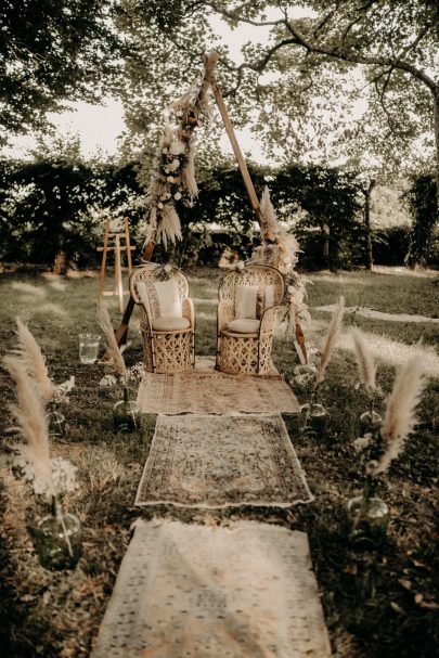 Un mariage bohème au Château Saint Georges près de Bordeaux - Photos : Harleena Photography - Blog mariage : La mariée aux pieds nus