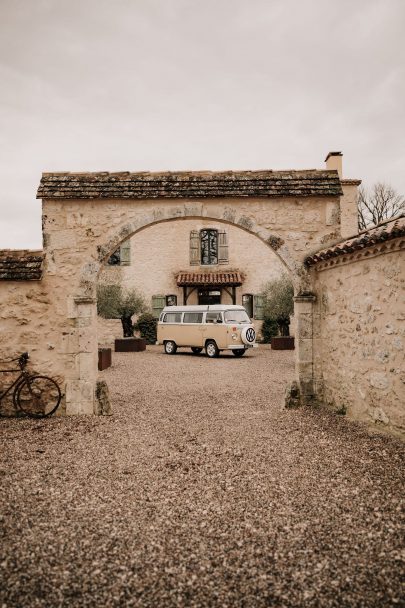 Un mariage bohème au Clos des Charmes dans le Périgord - Photos : Coralie Terrée - Blog mariage : La mariée aux pieds nus