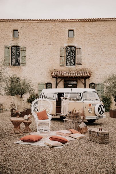 Un mariage bohème au Clos des Charmes dans le Périgord - Photos : Coralie Terrée - Blog mariage : La mariée aux pieds nus