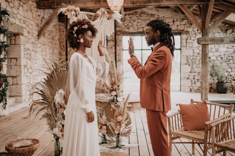 Un mariage bohème au Clos des Charmes dans le Périgord - Photos : Coralie Terrée - Blog mariage : La mariée aux pieds nus