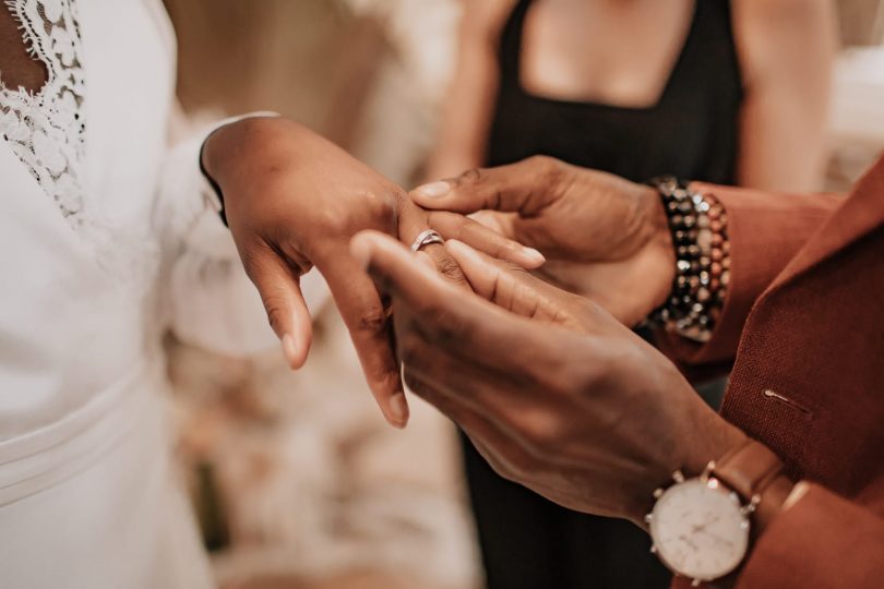 Un mariage bohème au Clos des Charmes dans le Périgord - Photos : Coralie Terrée - Blog mariage : La mariée aux pieds nus