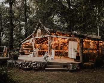 Un mariage bohème au Coco Barn Wood Lodge dans les Landes - Photos : Patricia Hendrychova-Estanguet - Blog mariage : La mariée aux pieds nus