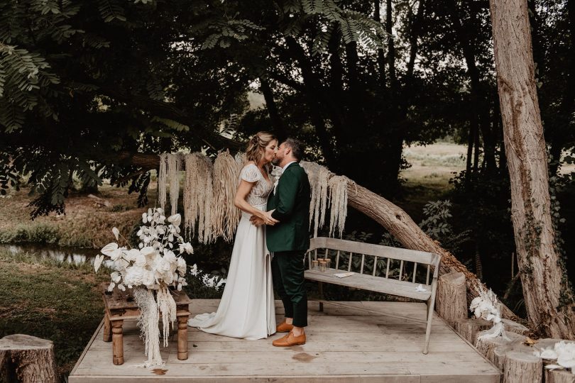 Un mariage bohème au Coco Barn Wood Lodge dans les Landes - Photos : Patricia Hendrychova-Estanguet - Blog mariage : La mariée aux pieds nus