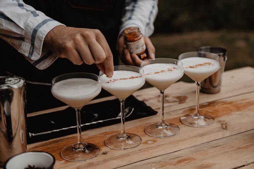 Un mariage bohème au Coco Barn Wood Lodge dans les Landes - Photos : Patricia Hendrychova-Estanguet - Blog mariage : La mariée aux pieds nus