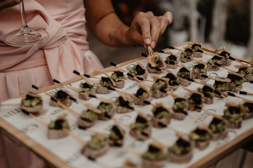 Un mariage bohème au Coco Barn Wood Lodge dans les Landes - Photos : Patricia Hendrychova-Estanguet - Blog mariage : La mariée aux pieds nus