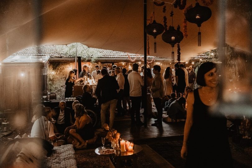 Un mariage bohème au Coco Barn Wood Lodge dans les Landes - Photos : Patricia Hendrychova-Estanguet - Blog mariage : La mariée aux pieds nus