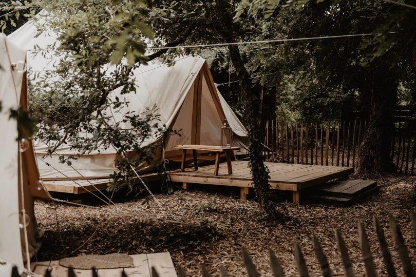 Un mariage bohème au Coco Barn Wood Lodge dans les Landes - Photos : Patricia Hendrychova-Estanguet - Blog mariage : La mariée aux pieds nus