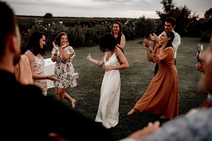 Un mariage bohème au Domaine de la Grangette dans l'Hérault - Photos : Rock'n Brides - Blog mariage : La mariée aux pieds nus