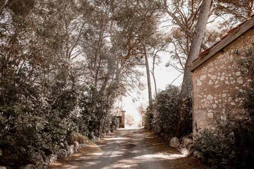 Un mariage bohème au Domaine de la Grangette dans l'Hérault - Photos : Rock'n Brides - Blog mariage : La mariée aux pieds nus