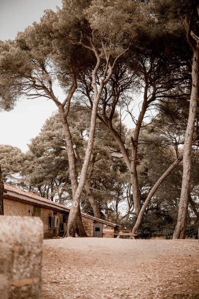 Un mariage bohème au Domaine de la Grangette dans l'Hérault - Photos : Rock'n Brides - Blog mariage : La mariée aux pieds nus