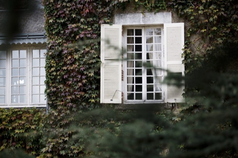 Le mariage bohème et coloré dans la forêt de la créatrice Elise Hameau - A découvrir sur le blog mariage www.lamarieeauxpiedsnus.com - Photos : Céline Marks