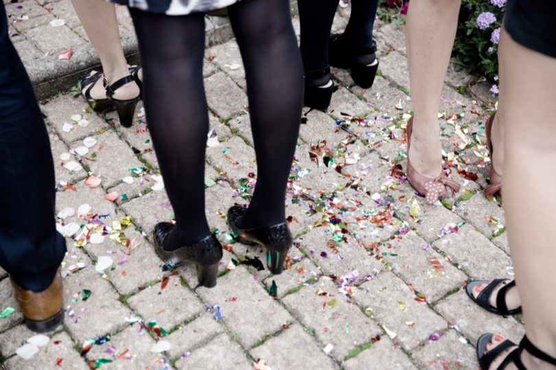 Le mariage bohème et coloré dans la forêt de la créatrice Elise Hameau - A découvrir sur le blog mariage www.lamarieeauxpiedsnus.com - Photos : Céline Marks