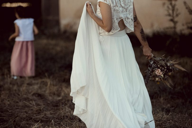 Un mariage bohème au Domaine de la Molière en Auvergne - Photos : Arty Photos - Blog mariage : La mariée aux pieds nus