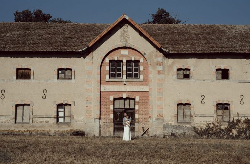 Un mariage bohème au Domaine de la Molière en Auvergne - Photos : Arty Photos - Blog mariage : La mariée aux pieds nus