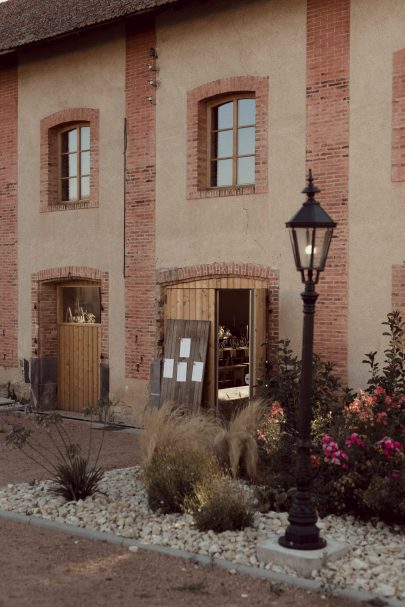 Un mariage bohème au Domaine de la Molière en Auvergne - Photos : Arty Photos - Blog mariage : La mariée aux pieds nus