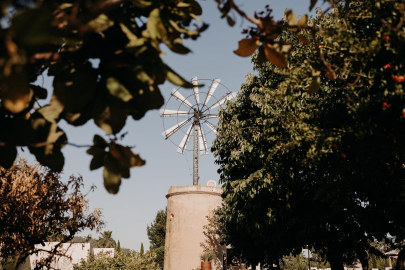 Un mariage bohème et moderne à Ibiza - Photos : The Quirky - Blog mariage : La mariée aux pieds nus