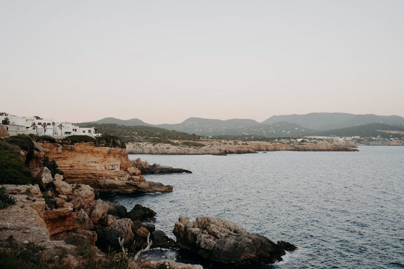 Un mariage bohème et moderne à Ibiza - Photos : The Quirky - Blog mariage : La mariée aux pieds nus