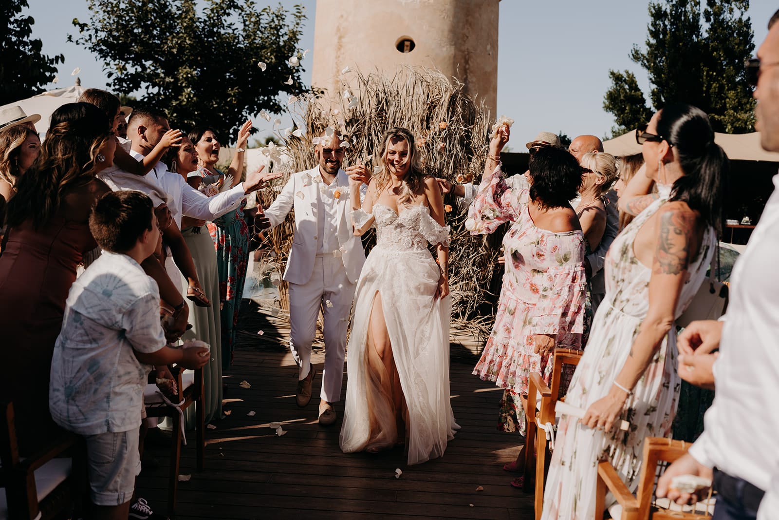 Un mariage bohème et moderne à Ibiza - Photos : The Quirky - Blog mariage : La mariée aux pieds nus