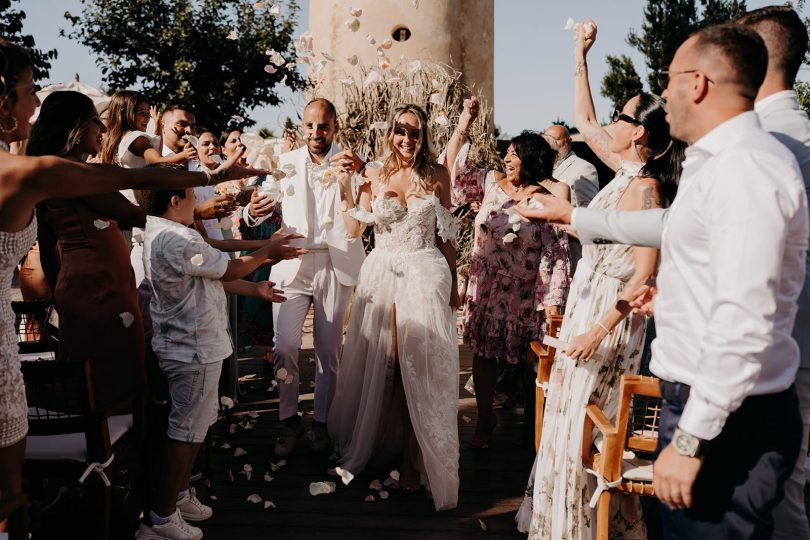 Un mariage bohème et moderne à Ibiza - Photos : The Quirky - Blog mariage : La mariée aux pieds nus