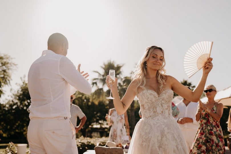 Un mariage bohème et moderne à Ibiza - Photos : The Quirky - Blog mariage : La mariée aux pieds nus