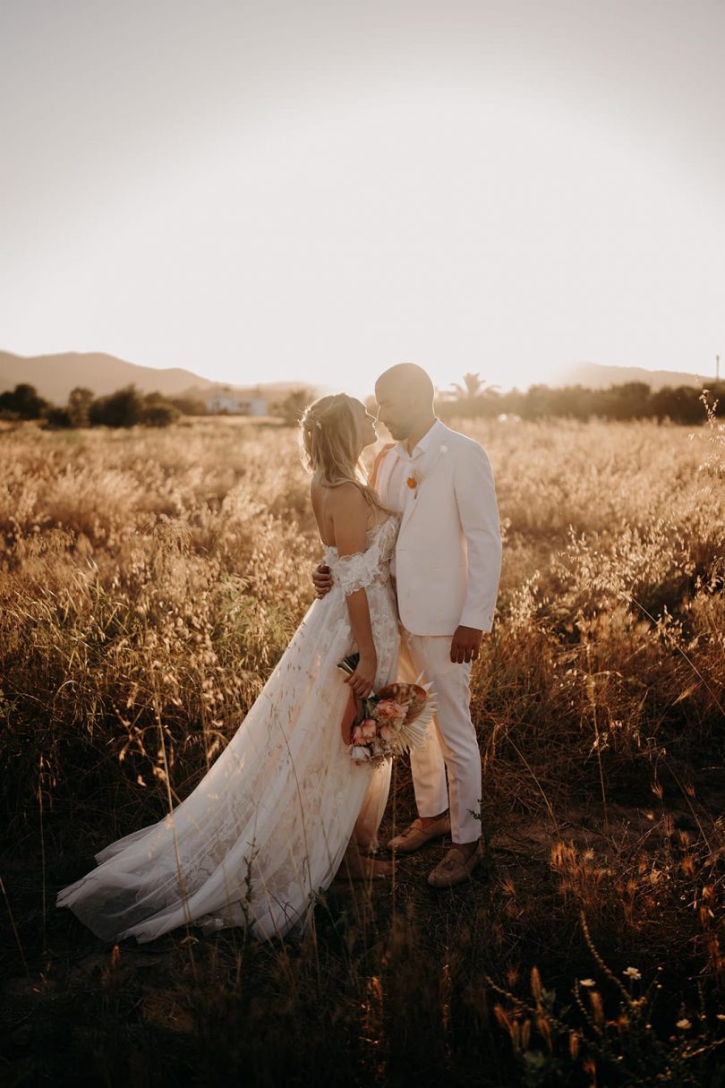 Un mariage bohème et moderne à Ibiza - Photos : The Quirky - Blog mariage : La mariée aux pieds nus