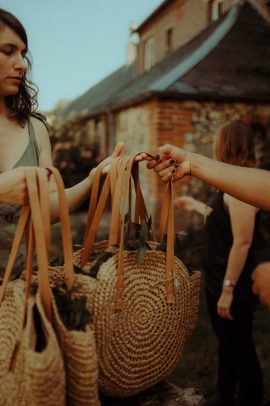 Un mariage simple et bohème en Normandie - Photos : Vanessa Madec - Blog mariage : La mariée aux pieds nus