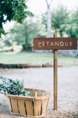 Un mariage bohème à Bormes-les-Mimosas - A découvrir sur www.lamarieeauxpiedsnus.com - Stylisme : Atelier Blanc - Photos : Ingrid Lepan