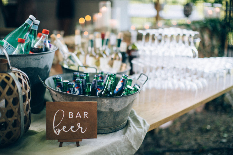 Un mariage bohème à Bormes-les-Mimosas - A découvrir sur www.lamarieeauxpiedsnus.com - Stylisme : Atelier Blanc - Photos : Ingrid Lepan