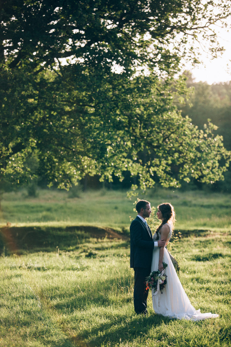 Un mariage bohème à Bormes-les-Mimosas - A découvrir sur www.lamarieeauxpiedsnus.com - Stylisme : Atelier Blanc - Photos : Ingrid Lepan