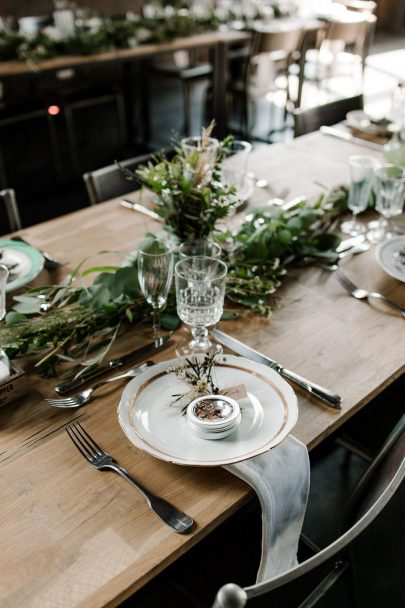 Un mariage bohème et végétal au Mas des Escaravatiers en Provence - Photos : Clément Minair - Blog mariage : La mariée aux pieds nus