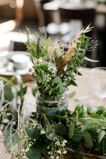 Un mariage bohème et végétal au Mas des Escaravatiers en Provence - Photos : Clément Minair - Blog mariage : La mariée aux pieds nus