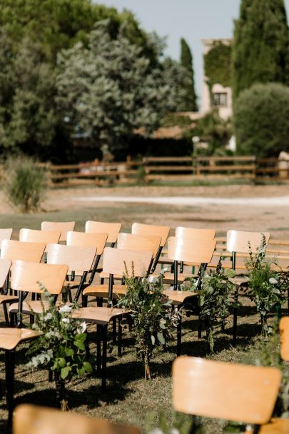 Un mariage bohème et végétal au Mas des Escaravatiers en Provence - Photos : Clément Minair - Blog mariage : La mariée aux pieds nus