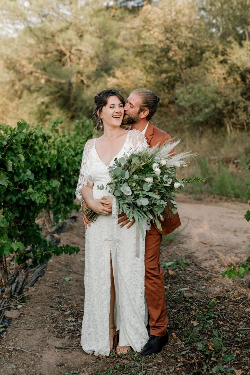 Un mariage bohème et végétal au Mas des Escaravatiers en Provence - Photos : Clément Minair - Blog mariage : La mariée aux pieds nus