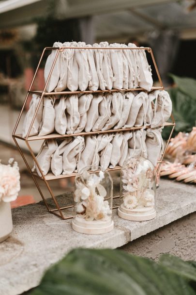 Un mariage bohème à la Villa du Parc à Lunel-Viel - Photos : Laurent Brouzet Blog mariage : La mariée aux pieds nus