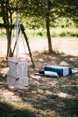 Un mariage Boho en bleu - A découvrir sur le blog mariage www.lamarieeauxpiedsnus.com - Photos : Chloé Lapeyssonnie