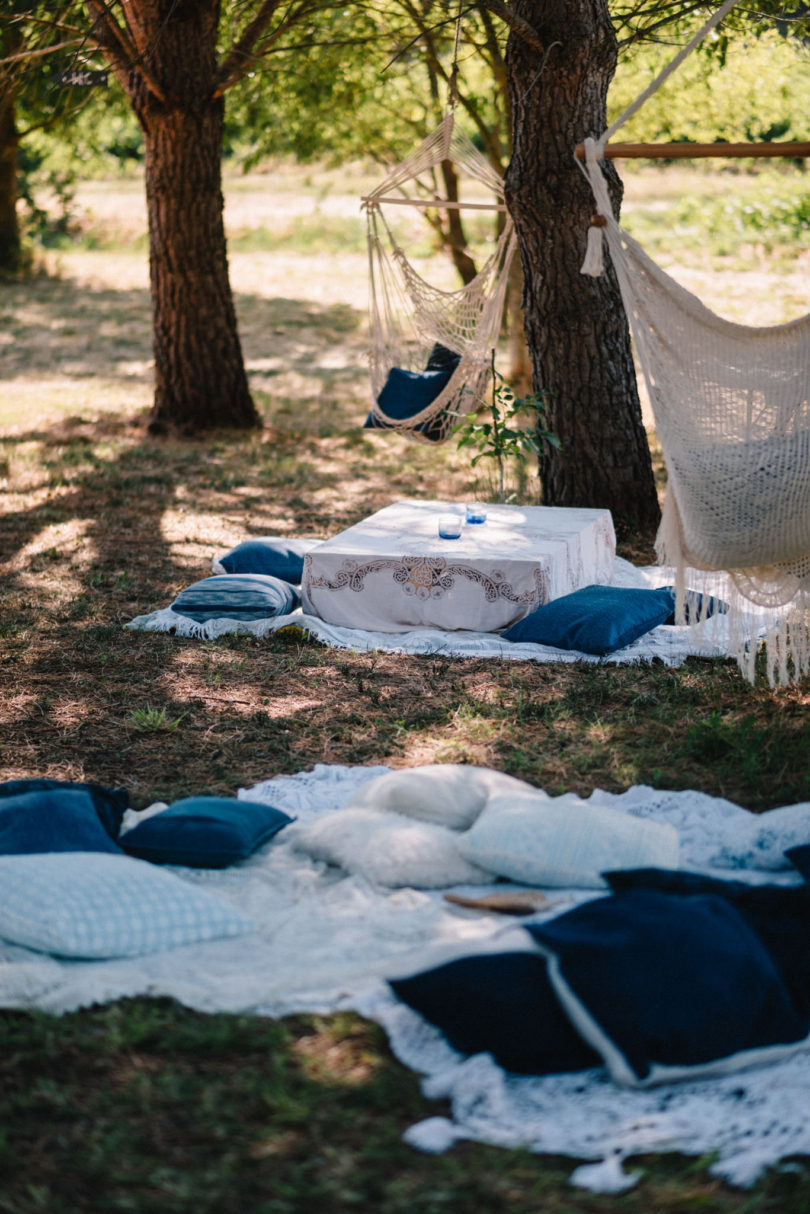 Un mariage Boho en bleu - A découvrir sur le blog mariage www.lamarieeauxpiedsnus.com - Photos : Chloé Lapeyssonnie