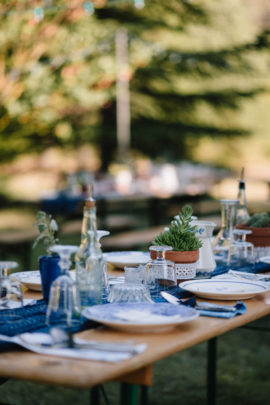 Un mariage Boho en bleu - A découvrir sur le blog mariage www.lamarieeauxpiedsnus.com - Photos : Chloé Lapeyssonnie