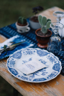 Un mariage Boho en bleu - A découvrir sur le blog mariage www.lamarieeauxpiedsnus.com - Photos : Chloé Lapeyssonnie