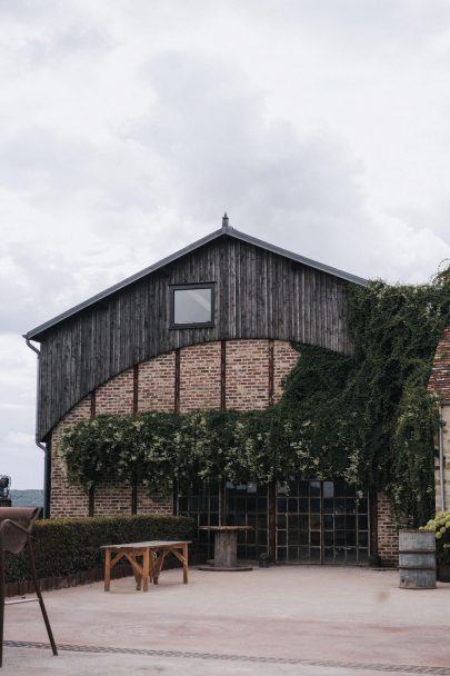 Un mariage au Domaine des Bonnes Joies en région Parisienne - Photos : NeuPap Photography - Blog mariage : La mariée aux pieds nus