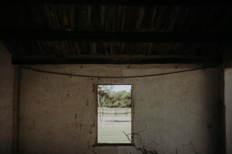 Un mariage en Camargue au Mas du Juge - Photos : Lorenzo Accardi - Blog mariage : La mariée aux pieds nus