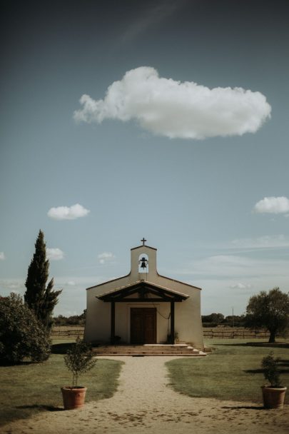 Un mariage en Camargue au Mas du Juge - Photos : Lorenzo Accardi - Blog mariage : La mariée aux pieds nus