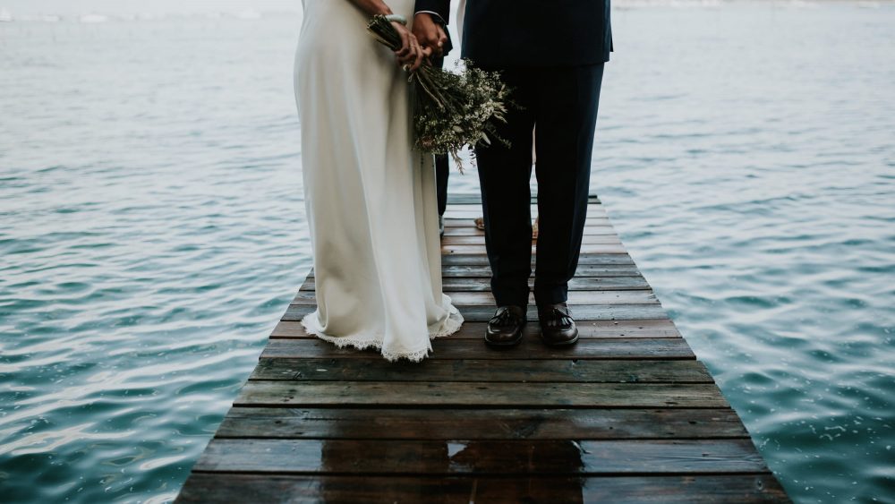 Un mariage sur un ponton au Cap Ferret - Photographe : Yoris Photographer - Blog mariage : La mariée aux pieds nus