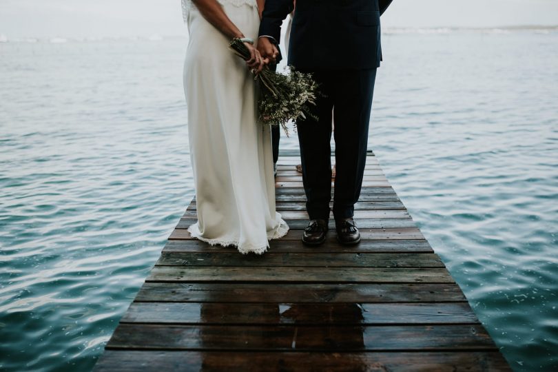 Un mariage sur un ponton au Cap Ferret - Photographe : Yoris Photographer - Blog mariage : La mariée aux pieds nus